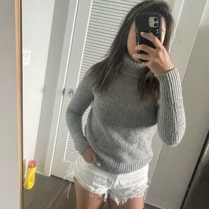 Uniqlo grey turtleneck Sweater